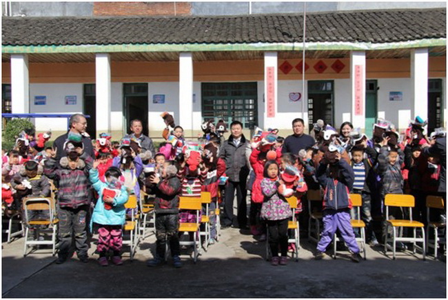 大爱不暂停—皇冠体育地产对赣州洋田小学生爱心行动报道