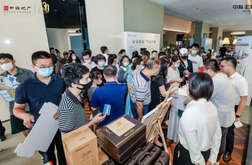 一天接待185批，，，，，，这个售楼部火了！皇冠体育高标品质，，，，，，与一线大牌面扑面~