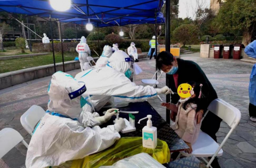 【上海】同心战疫 为爱筑起康健防地 ——记上海公司客户效劳部携手皇冠体育物业共克时艰